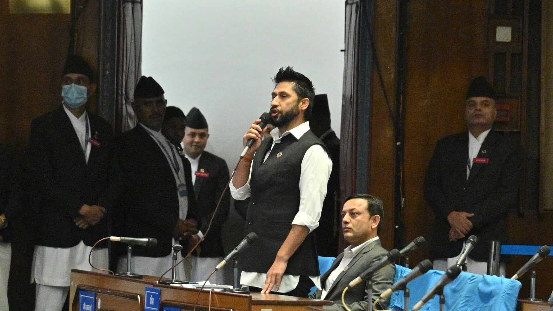 संसदमा रवि लामिछानेले भने– ठूला दलबाट नै व्यवस्था खतरामा छ